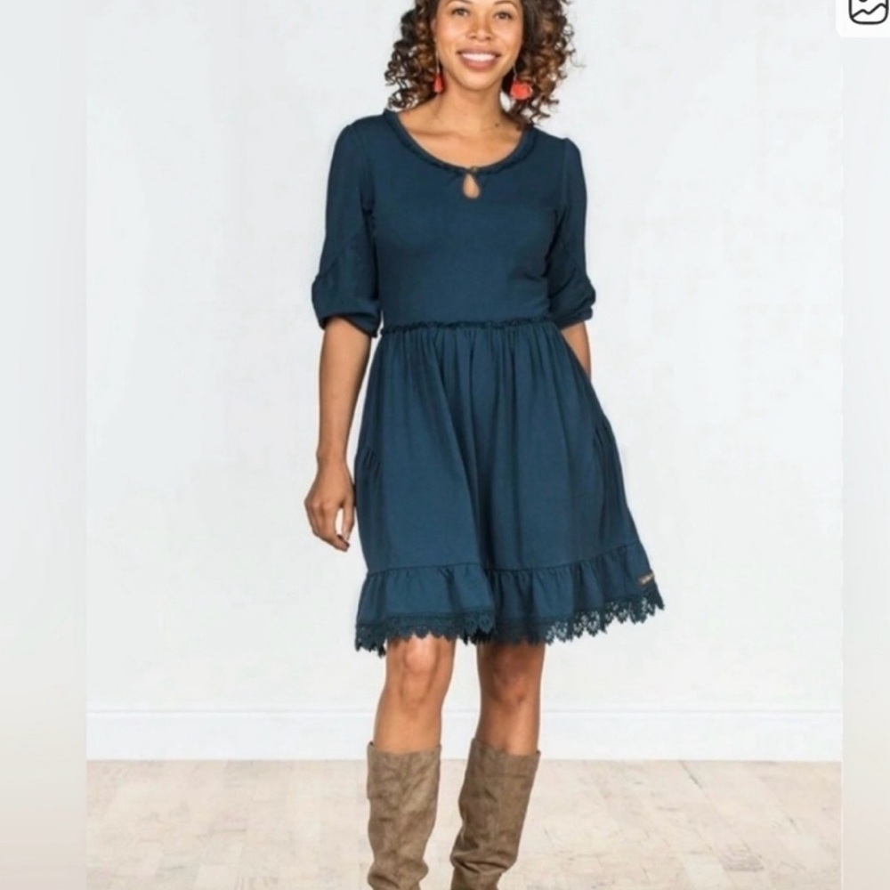 Matilda Jane Size Medium Blue Women's Dress Keyhole Accent Lace Trim Quality